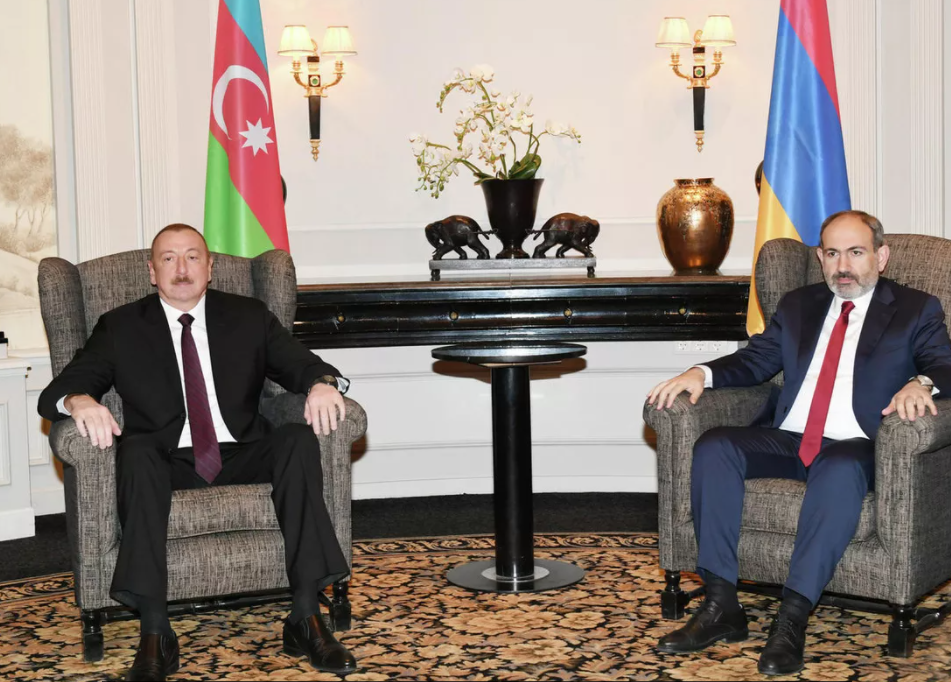Алиев и Пашинян поручили главам МИД начать подготовку к мирным переговорам
