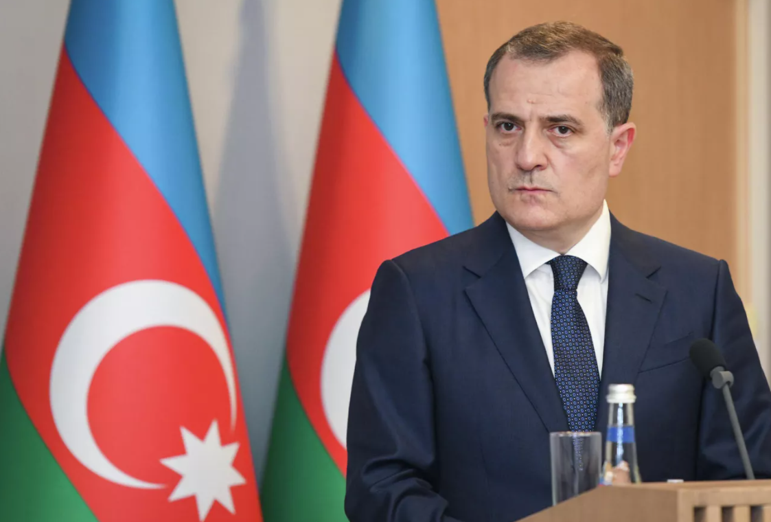 Главы МИД Азербайджана и Армении провели телефонный разговор