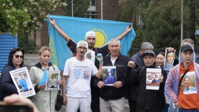 Полиция Алматы задержала участников митинга, требовавших освобождения политзаключенных
