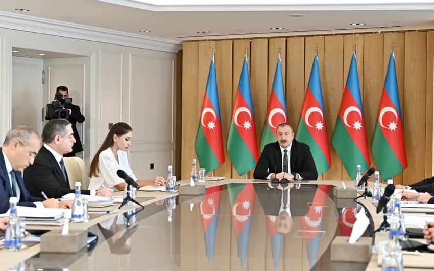 Ильхам Алиев: За год внешний долг Азербайджана сократился более чем на 600 млн долларов
