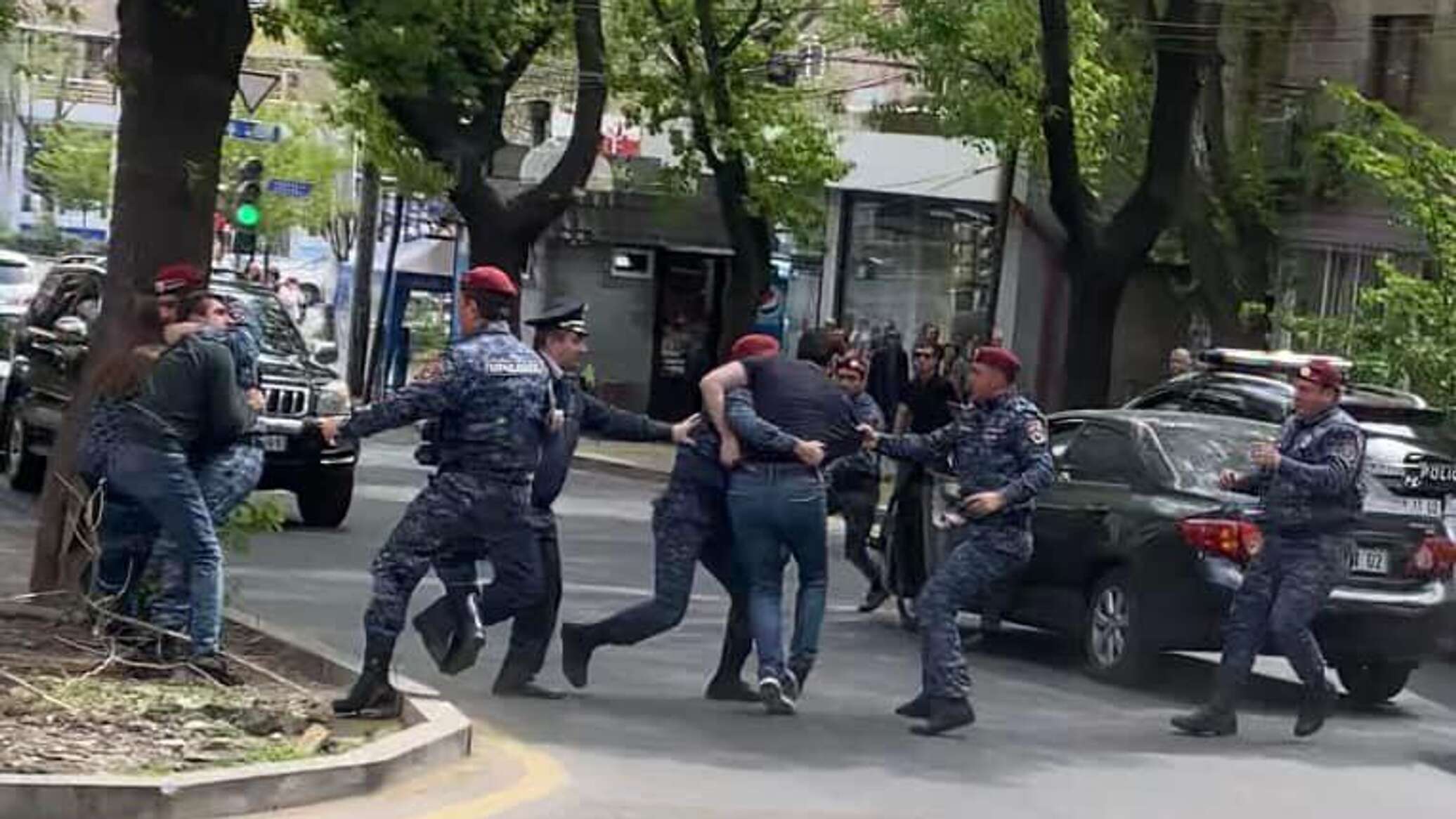 Полиция Армении задержала более 50 участников акций против Пашиняна
