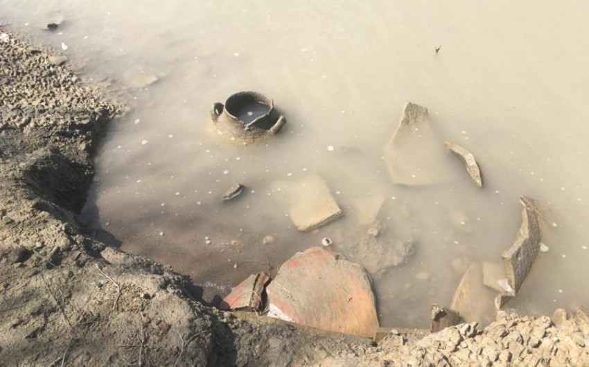 В Нефтчале в результате снижения уровня Куры обнаружены кувшинные захоронения
