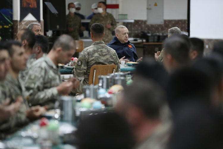 Президент Эрдоган открыл ифтар с военнослужащими
