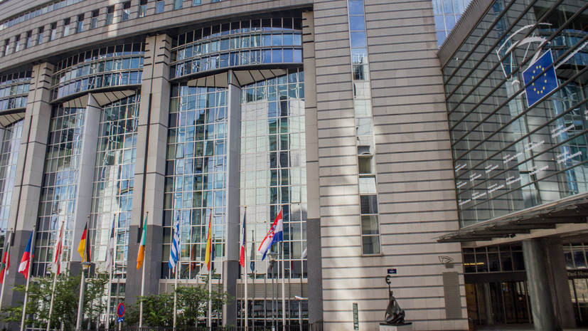 Европарламент принял резолюцию с призывом запретить импорт энергоресурсов из России
