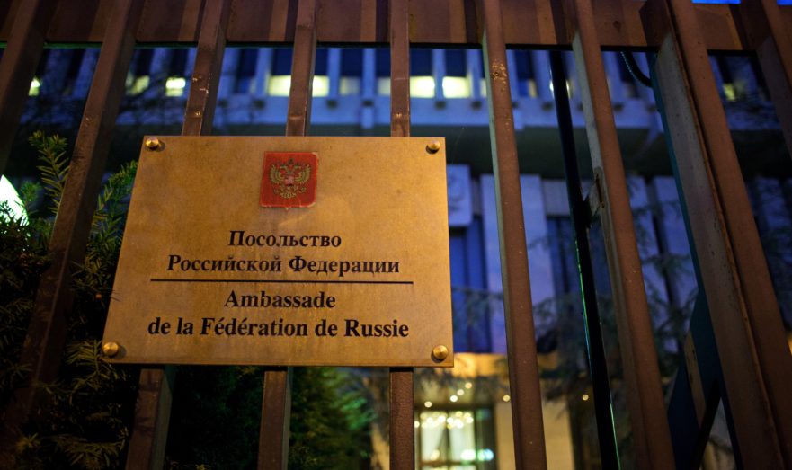 Объявленные персонами нон грата российские дипломаты покинули Францию
