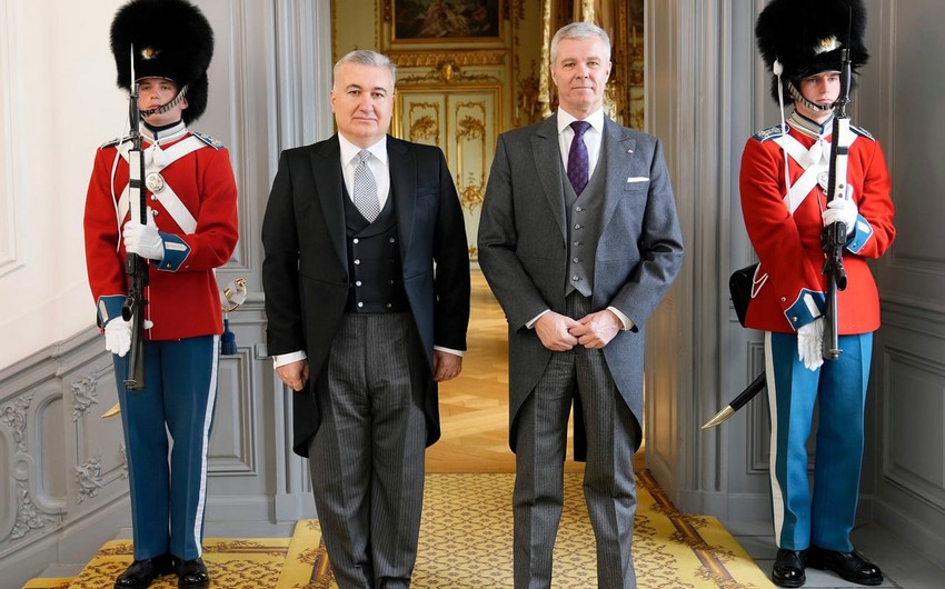 Посол Азербайджана вручил верительные грамоты королеве Дании