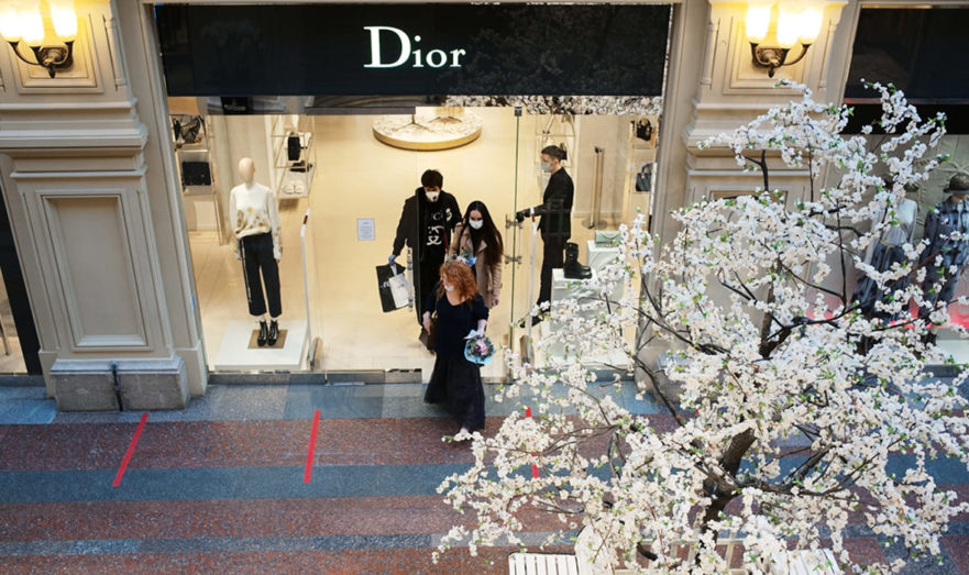 Россияне потребовали от Dior и Louis Vuitton миллиарды за моральный ущерб