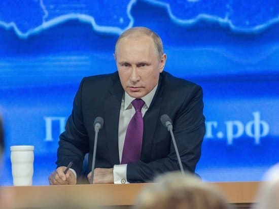 Путин стукнул кулаком по столу в завершение совещания по энергетике - ВИДЕО
