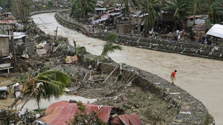 Количество жертв тропического шторма на Филиппинах выросло до 167 человек