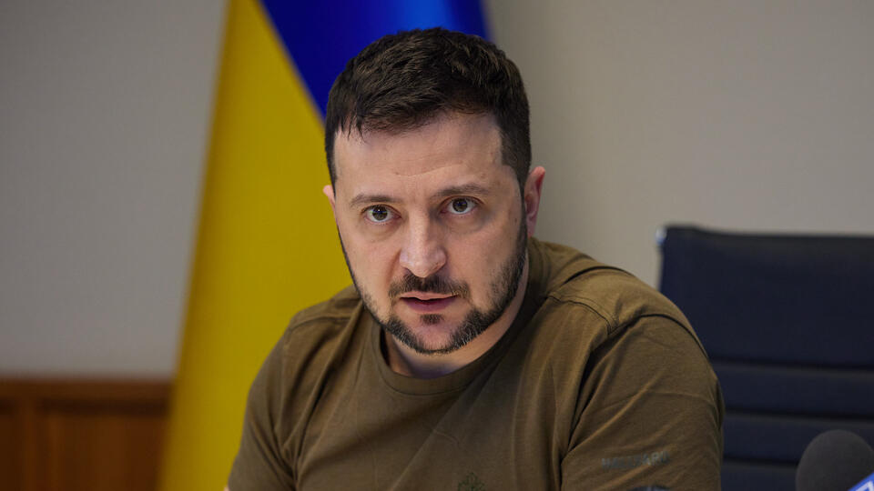 Зеленский заявил, что страны-гаранты должны предоставить Киеву военных