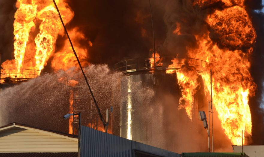 В Мексике случился пожар на нефтеперерабатывающем заводе
