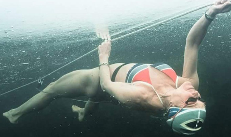 Женщина смогла проплыть подо льдом почти 90 метров

