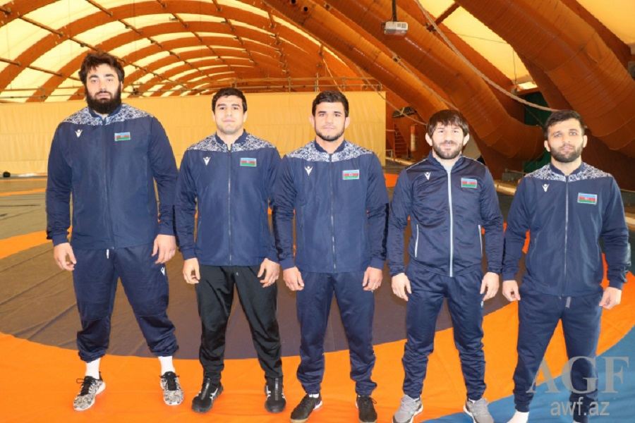 Два азербайджанских борца, победив армянских соперников, вышли в финал чемпионата Европы
