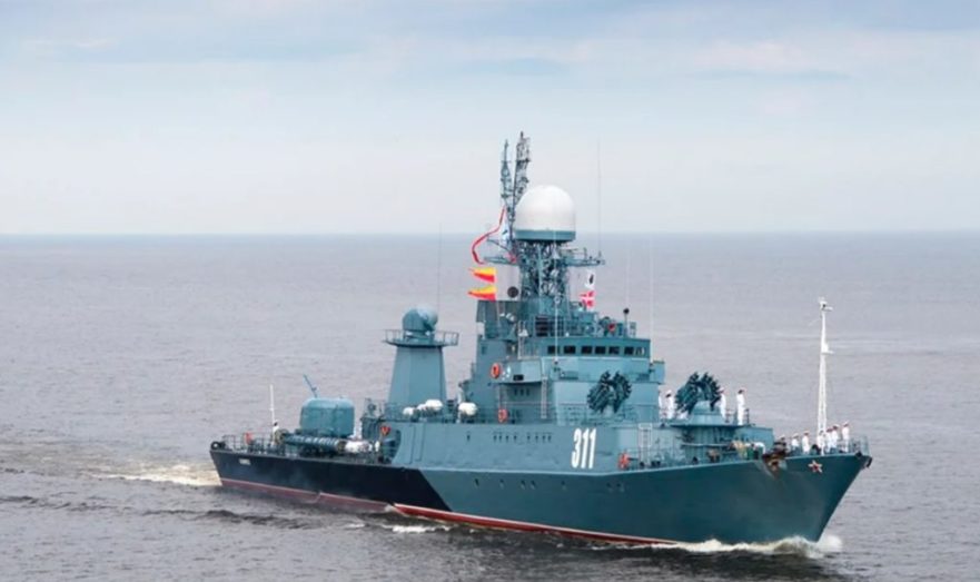 Российские корабли провели учения в Балтийском море
