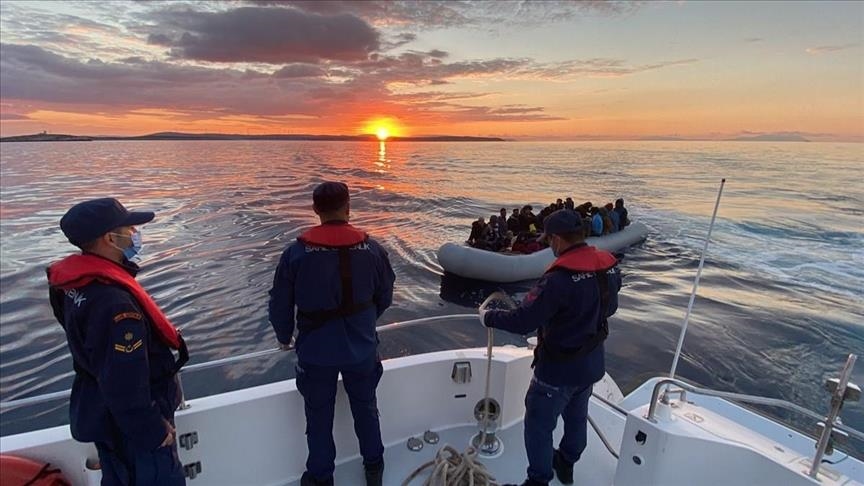У берегов Измира спасены более 50 нелегальных мигрантов
