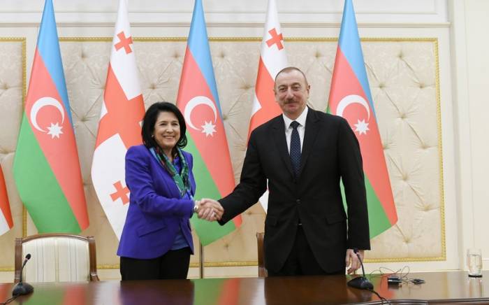 Президент Ильхам Алиев поздравил грузинского коллегу
