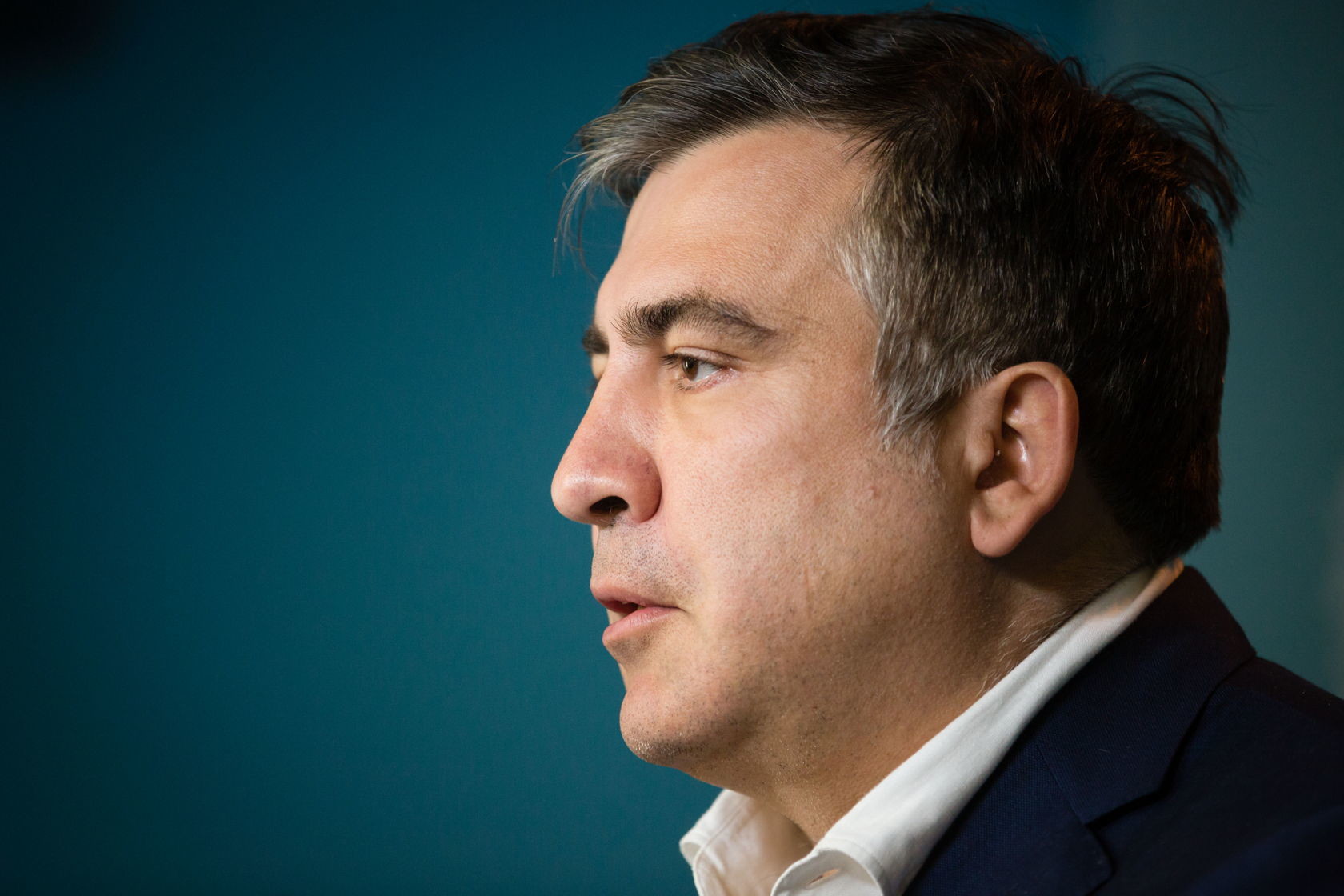 СМИ: Саакашвили отпущен в Тбилиси из колонии
