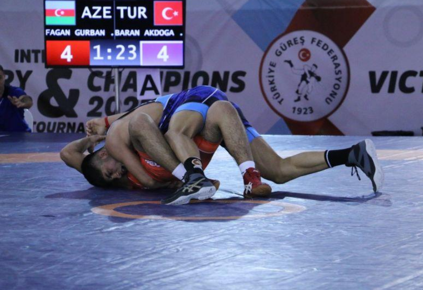 Азербайджанские борцы завоевали медали в Турции
