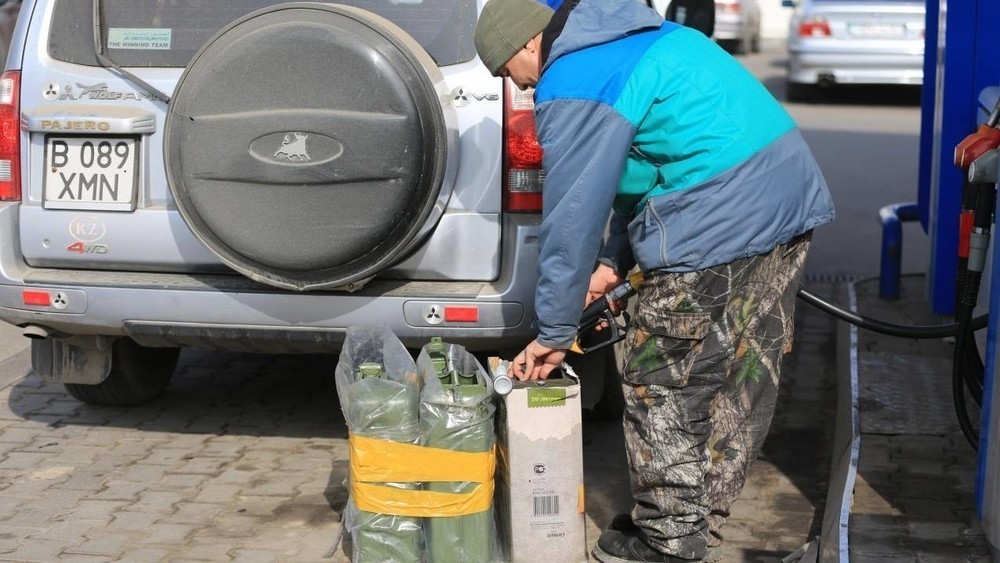В Казахстане продлят запрет на вывоз нефтепродуктов
