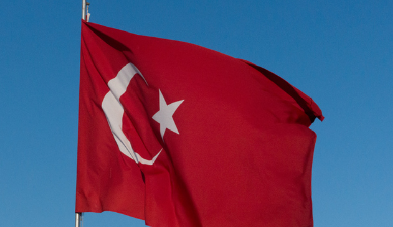 Неизвестные атаковали в Париже генконсульство Турции
