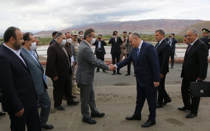 Азербайджан призывает к расширению торговых отношений с Ираном
