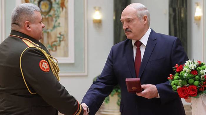 Лукашенко наградил сотрудников КГБ за спецоперацию на Украине