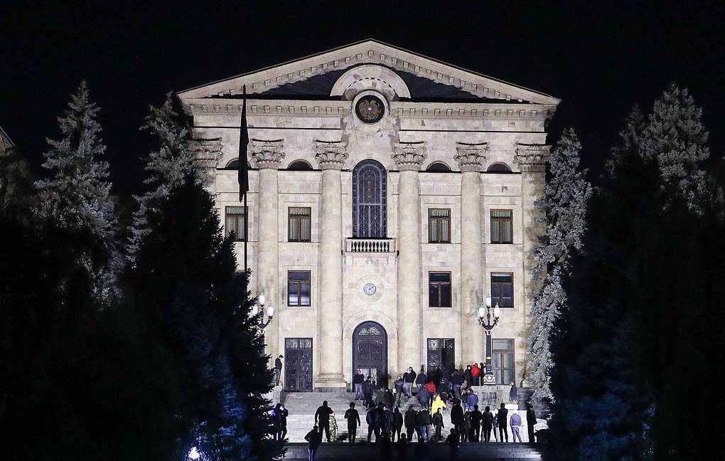 Служба нацбезопасности Армении допустила попытку захвата здания парламента оппозицией