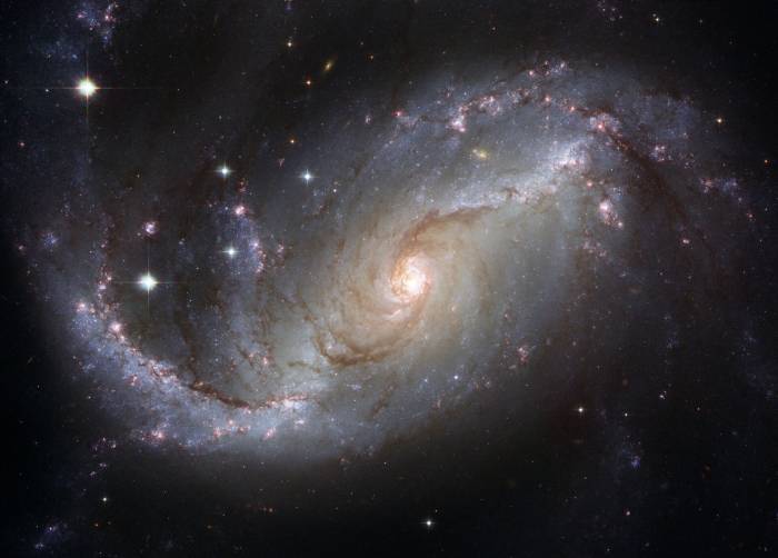 Хаббл сфотографировал чудесную галактику в созвездии Журавля