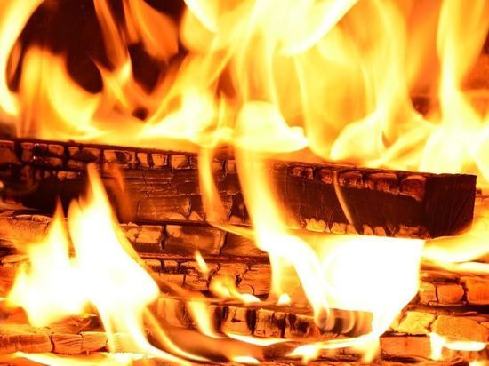 Более 140 домов загорелись в Кузбассе, есть погибшие