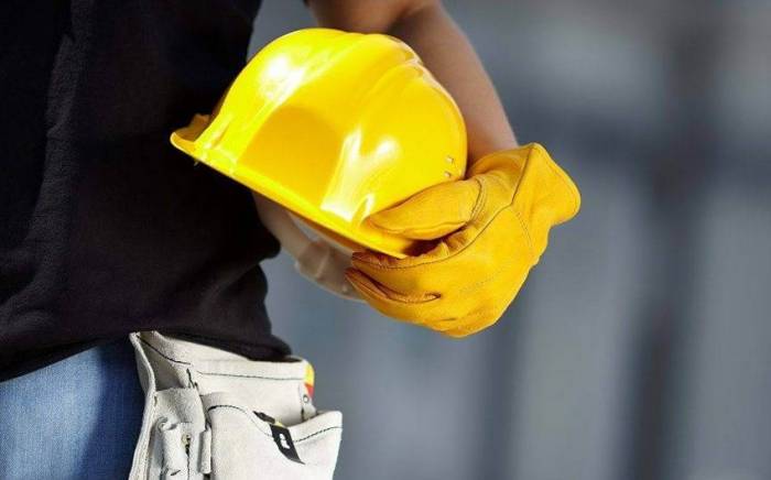 В Баку рабочий погиб, упав с пятого этажа
