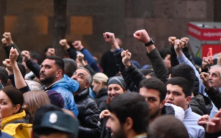 В Ереване противники Пашиняна вновь перекрыли улицы