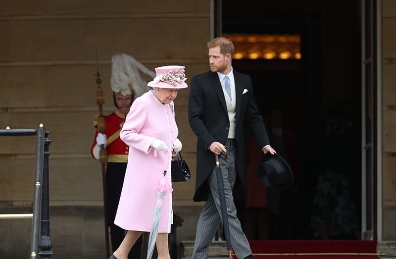 В Великобритании раскрыли содержимое сумки Елизаветы II

