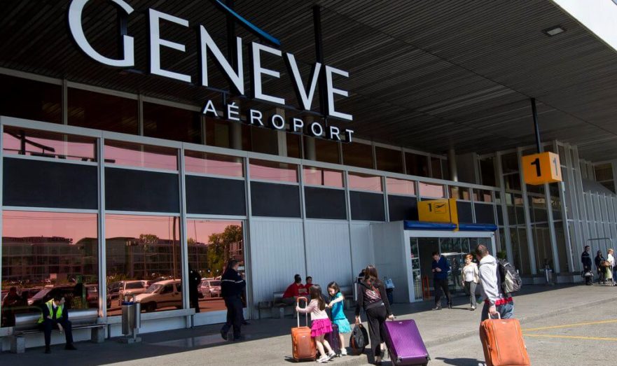 В международном аэропорту Женевы прогремели взрывы
