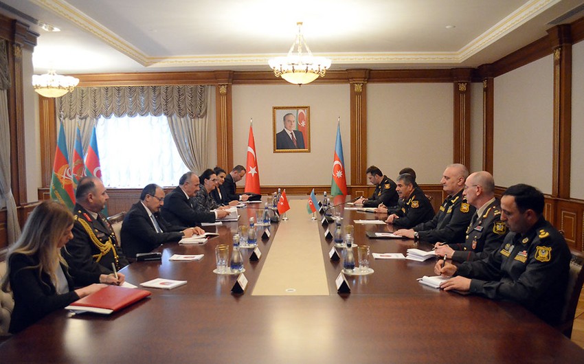 Закир Гасанов встретился с генсеком Совета нацбезопасности Турции
