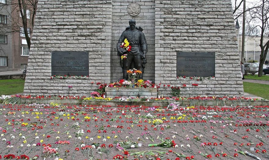 В Эстонии неожиданно пропал памятник советским воинам
