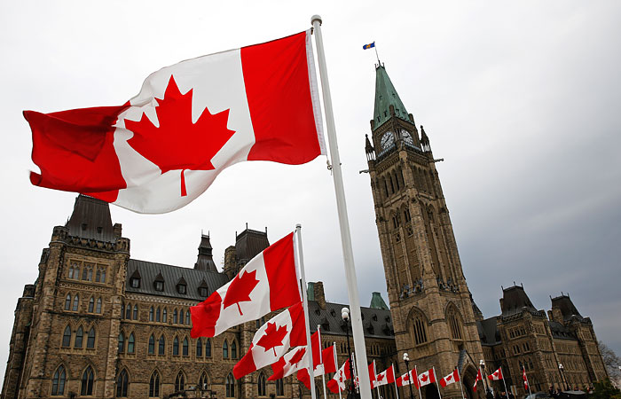 Канада ввела санкции против 40 российских физлиц, включая бизнесменов и военных

