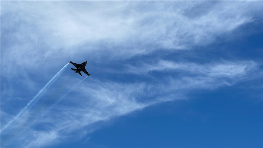 Пилоты SOLOTÜRK показали мастерство в небе над аэропортом Ризе - Артвин
