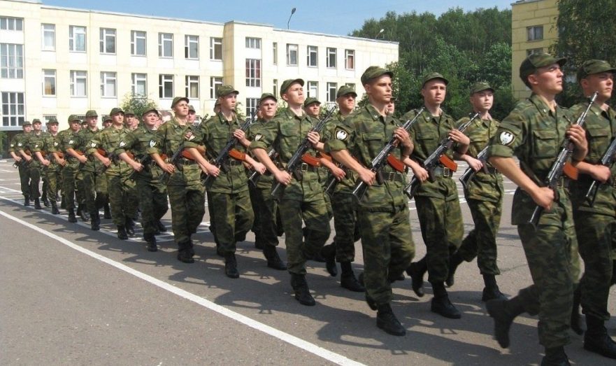 В России создадут 12 новых воинских частей у западных границ
