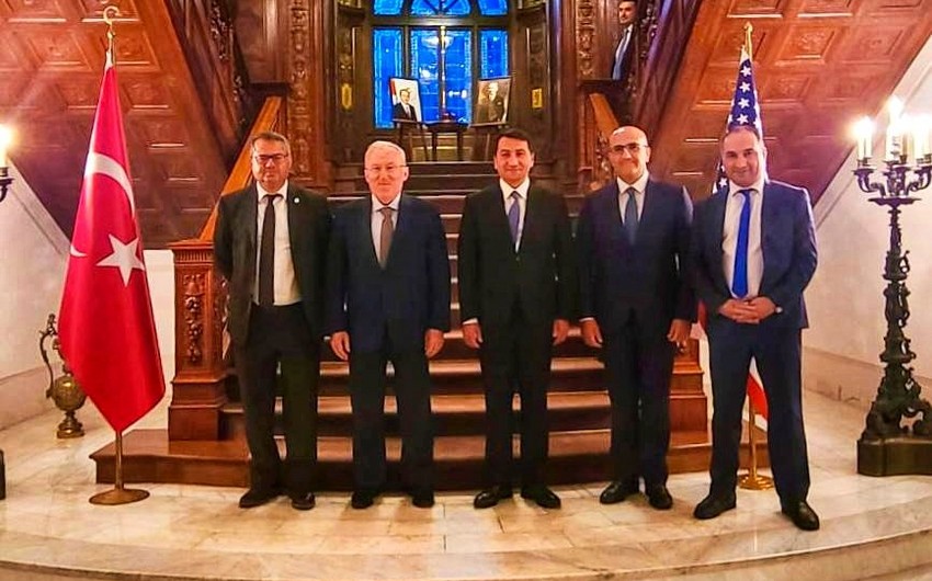 Помощник президента Азербайджана провел переговоры с послом Турции в США