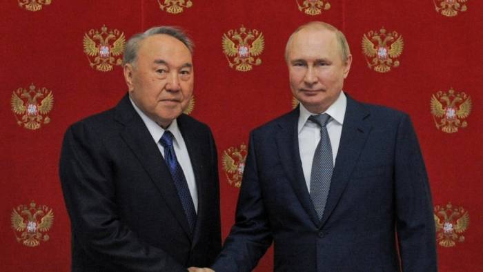 Назарбаев встретился с Путиным и поздравил его с днём России
