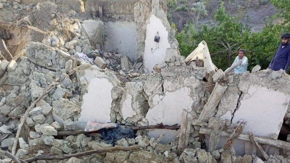 Во время сильного землетрясения в Афганистане погибли 250 человек
