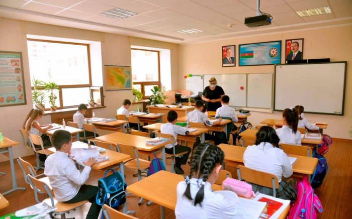 Назван размер среднемесячной зарплаты учителей бакинских школ
