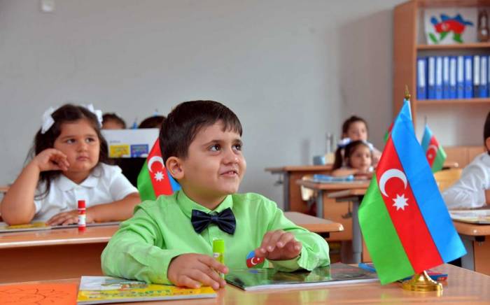 Министр: В Азербайджане не обсуждается вопрос о закрытии классов с обучением на русском языке
