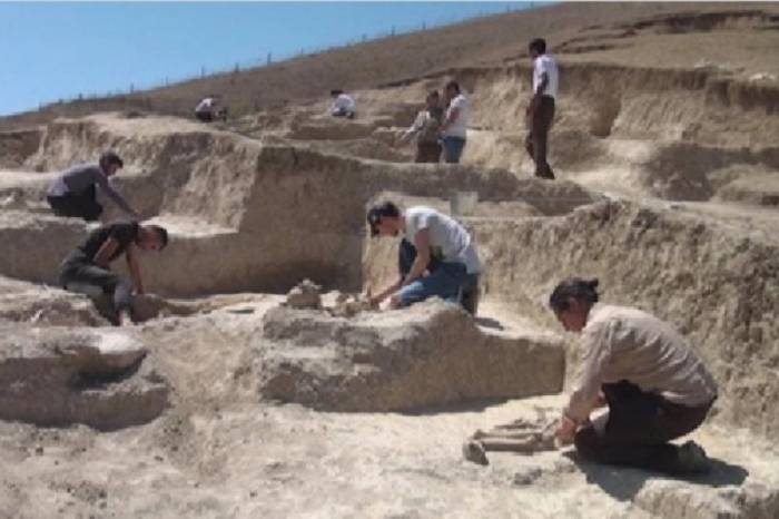 Казахские археологи вскрыли кимакские курганы
