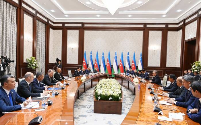 Состоялась встреча президентов Азербайджана и Узбекистана в расширенном составе
