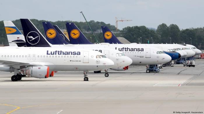 Немецкая Lufthansa отменила около 900 рейсов из-за нехватки персонала
