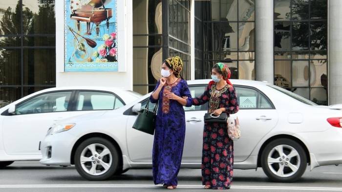 В Туркменистане отменили масочный режим на улице
