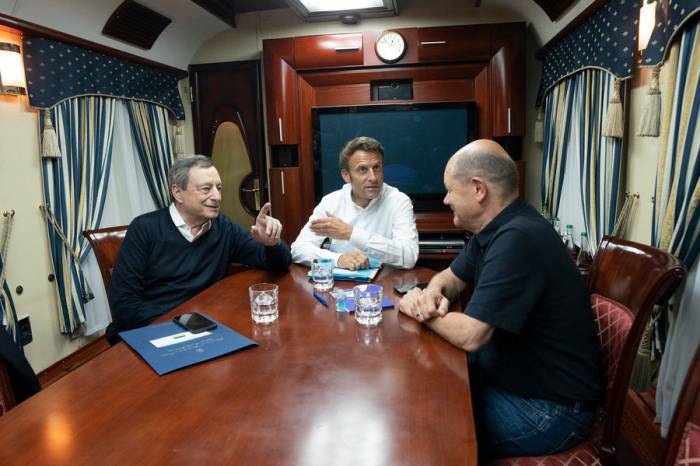 Reuters: Макрон будет в Киеве на встрече с Драги и Шольцем
