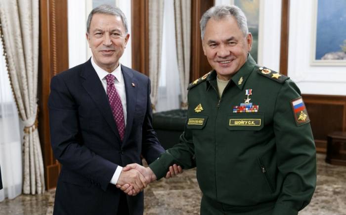 Министры обороны России и Турции обсудили ситуацию в Украине
