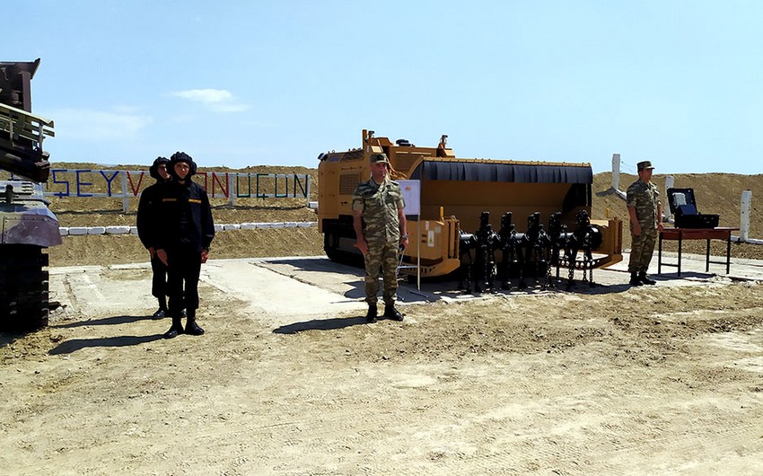 Турецкие специалисты проходят курс по разминированию для азербайджанских военных